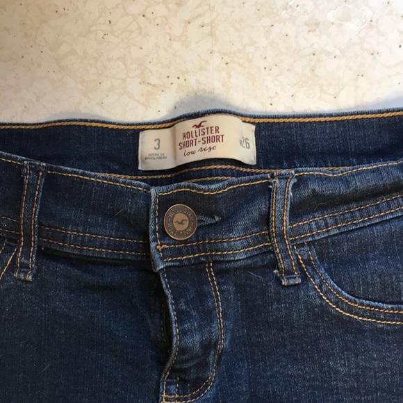 Hollister low rise short-shorts - Picture 2 of 3